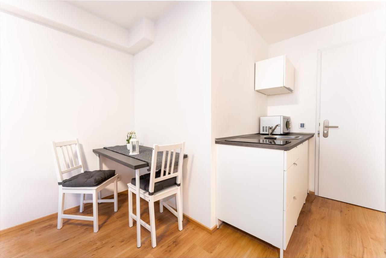 Apartment Modernes Basement-studio Mit Queensize-boxspringbett Und Walk-in Dusche Mit Guter Anbindung In Innenstadt Kassel